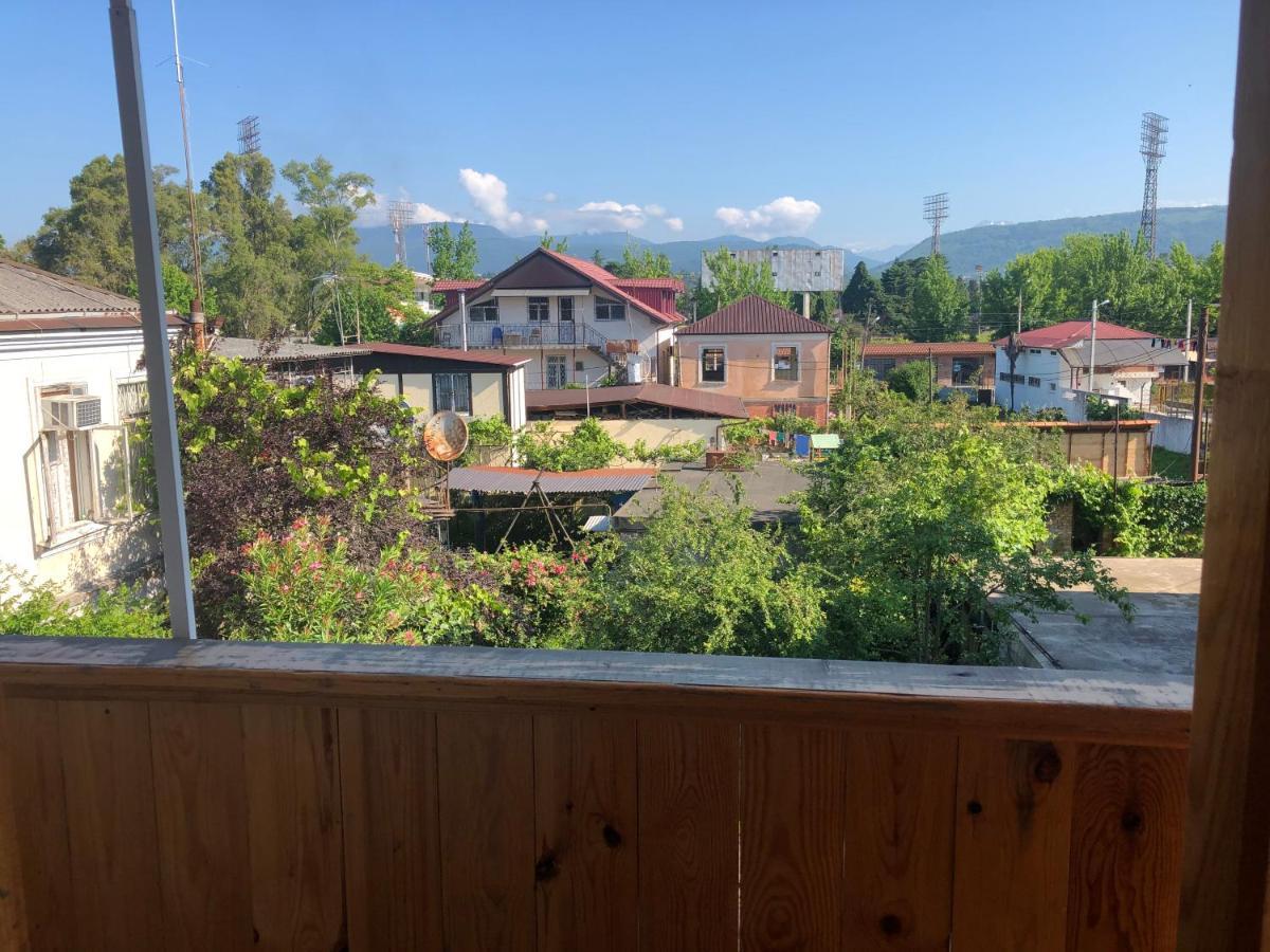 Гостевой Дом Тина Sukhumi Exterior photo